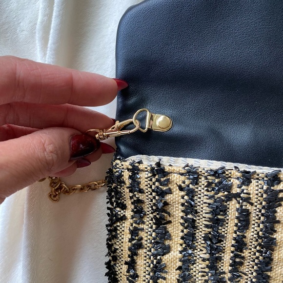 Urban Expressions Black and Tan Woven Clutch - Picture 11 of 12